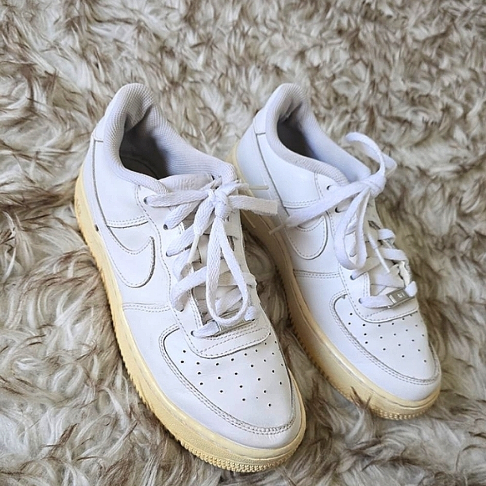 Nike White Airforce 1 Sneakers Size 7🌴✌️ - Picture 3 of 9